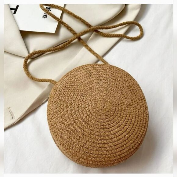 Round Straw Daisy Crossbody - Picture 2 of 4